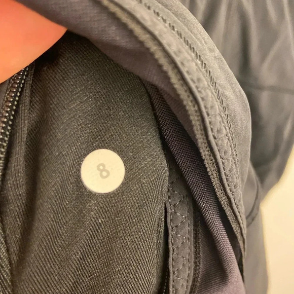 Lululemon Black Crop Jogger Pants Size 8 - Picture 4 of 4